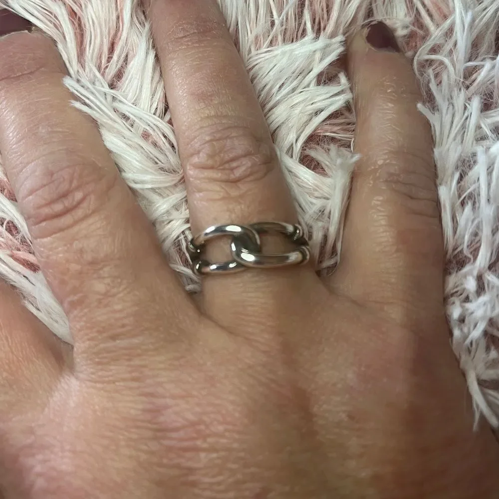 The Tie Me In Knots Ring, adjustable in 925 silver